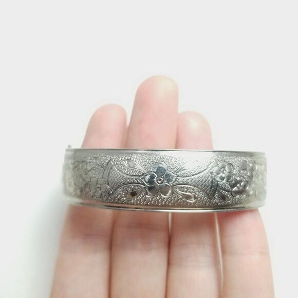 Vintage Floral Pattern Silve Tone HInged Bangle Bracelet, Stacking, Estate - Picture 7 of 8